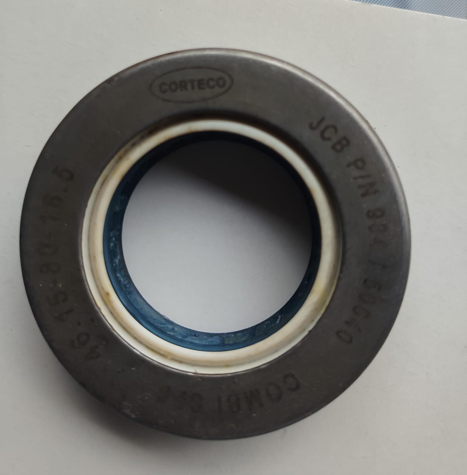 4X4 FRONT HUB SEAL